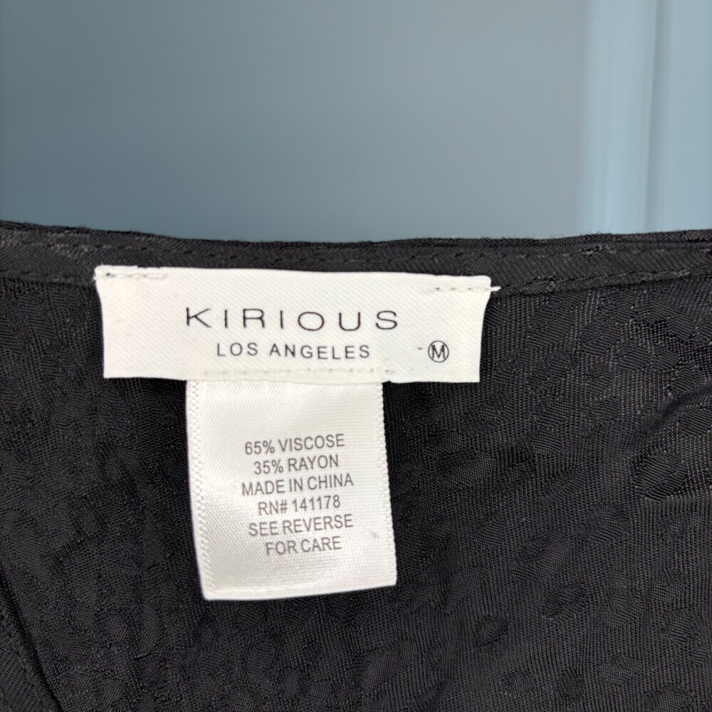 KIRIOUS NEW Cropped Long Sleeve Lightweight Top Womens M Keyhole Stretch Scoop - Picture 9 of 9